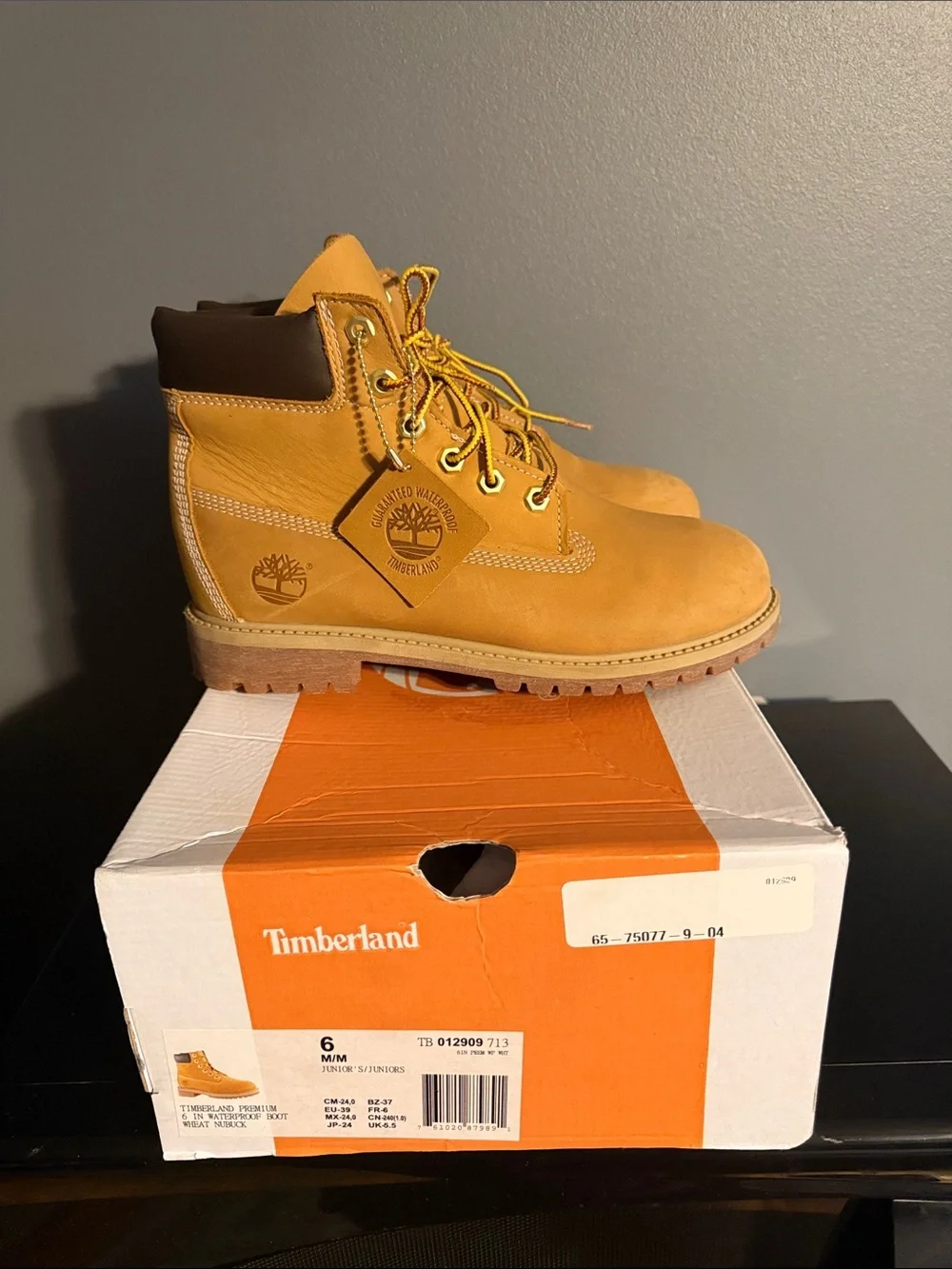 Timberland Kids Wheat Nubuck Classic 6-Inch Boots